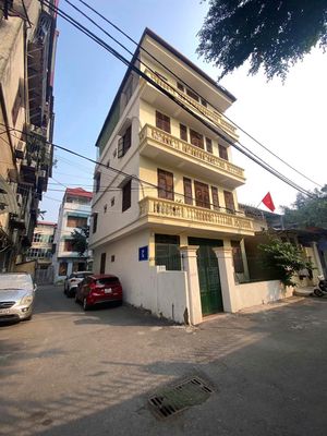 Nhà ngõ 30 đường Pham Văn Đồng, Dt 90m x 4 tầng, lô góc - 20 triệu/th