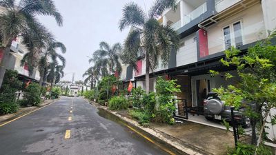 Nhà 1 trệt 2 lầu khu dân cư Valencia giá 10 triệu đầy đủ nội thất