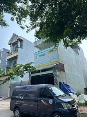 Cho thuê nhà 1 trệt 1 lầu 2 phòng ngủ ở đường 22 kế vinhomes giá 6.5tr