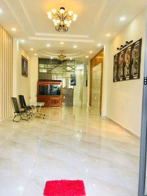 4 PHÒNG HẺM XE TẢI NGAY ỦY BAN QUẬN 