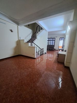 Cho thuê nhà ngõ 31  phố Trần Quốc Hoàn, Diện tích 55m2 x 4 tầng 