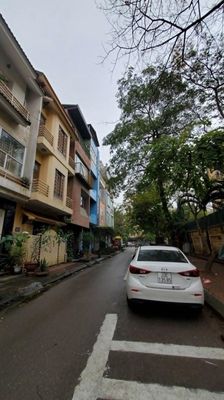 Cho thuê nhà liền kề 2 mặt tiền ở Nguyễn Khánh Toàn, Cầu Giấy. 36tr
