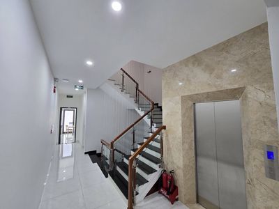 TOÀ NHÀ 5 TẦNG, 140M2, DTSD 700M2, TRỤC 30 THÁNG 4, VỊ TRÍ TRUNG TÂM