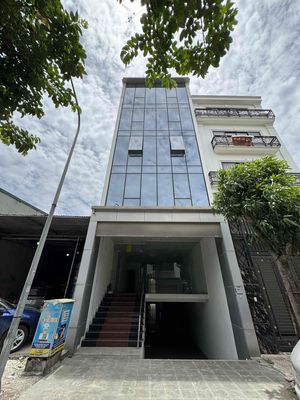 Cho thuê nguyên căn 7 tầng thang máy Phúc Lợi- hầm để xe-23 tr/thg