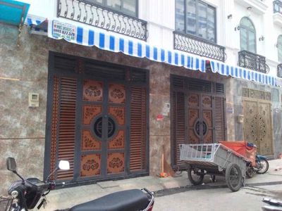cho thuê nhà 4 tầng 4x8m có 4pn 3wc sân thượng, hẻm Hồ Văn Long.