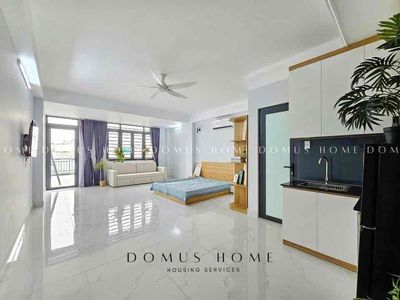 Cho Thuê Căn Hộ Penthouse Ban Công Siêu Rộng 50m2 Ngay Trung Tâm Q10
