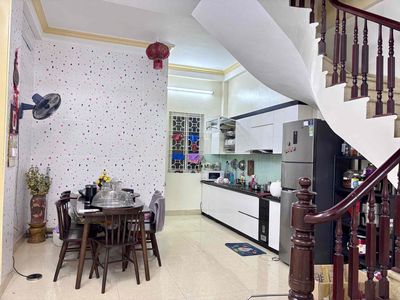 Nhà Phố cho thuê tầng 3, riêng tư, yên tĩnh, nội thất cao cấp