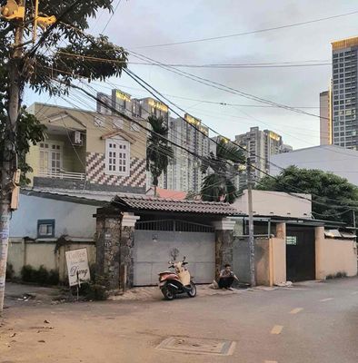 nhà nguyên căn mặt tiền Trịnh Khắc Lập