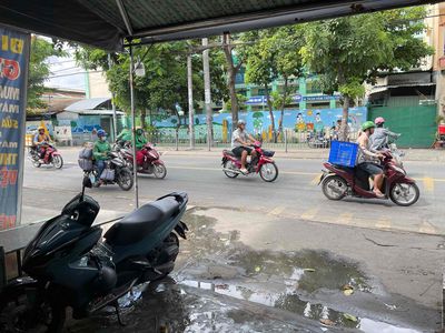 Cho thuê vỉa hè buổi sáng bán đồ mang đi