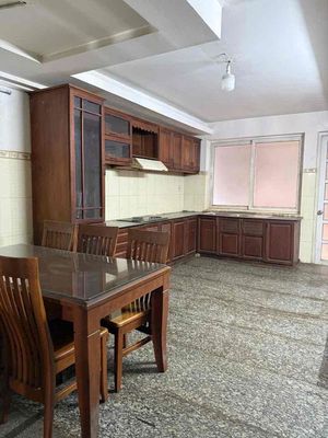 Cho thuê nguyên căn vị trí đẹp mặt tiền bình phú