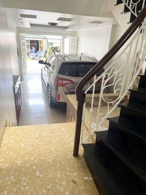  MẶT TIỀN ĐƯỜNG SỐ 53 Garage ô tô để trong nhà