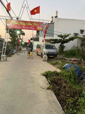 cho thuê đất tx 33 dt 10*45  giá 10tr hd 5 năm