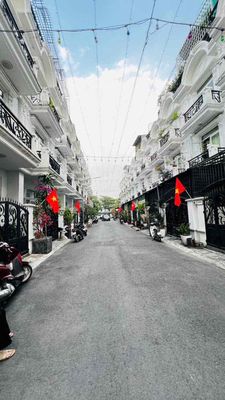 NHÀ PHỐ HÀ HUY GIÁP. TRỆT 3 LẦU 4PN 5WC. ĐƯỜNG 8M