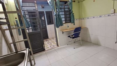 Cho thuê phòng máy lạnh, có gác, giờ tự do, gần đường Phạm Văn Đồng