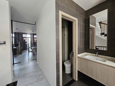 Nhà Nguyên căn KDT Vạn Phúc City giá 33tr 5x17m 1 hầm 5 lầu thang máy