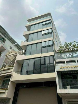 Cho thuê nhà MT Núi Thành Ngay Etown Cộng Hoà, Q.TB, 7x25m, Hầm 1T4L