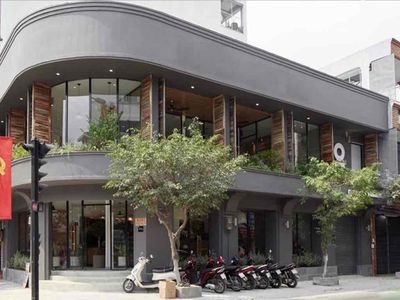 Cho thuê nhà mặt phố Lý Thường Kiệt, 240m2, 2 mặt phố