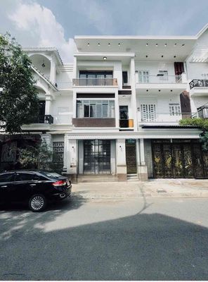 Nhà mới 2 lầu full nội thất KdC Nam Long