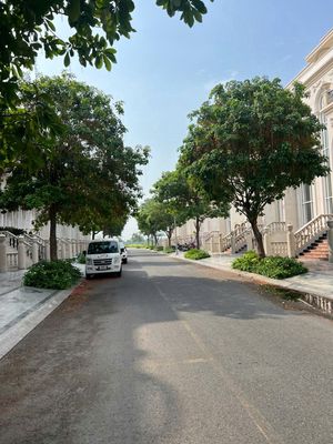 Văn phòng riêng 80m² – kính riêng, có ban công, di chuyển thoải mái