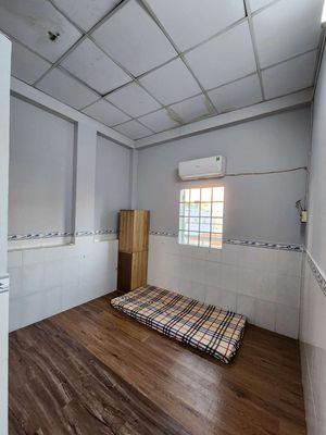 Phòng Lầu 3- 18m2- MT Âu Dương Lân P3, Q8- Ngay cầu Chữ Y.
