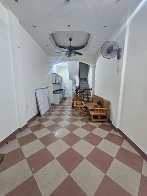 Cho thuê nhà riêng Khu Phân Lô 230 Lạc Trung 40m x 5 tầng