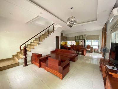 GIÁ TỐT Biệt thự nguyên căn 8x18m2, có nội thất, hướng mát, sân vườn