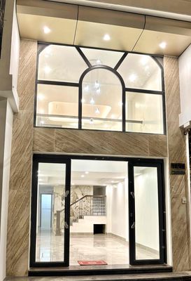 Cho thuê nhà mới 100% – KD/VP/Studio, thang máy, ô tô tận cửa