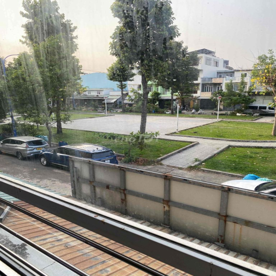 NHÀ VIEW CÔNG VIÊN CHO THUÊ