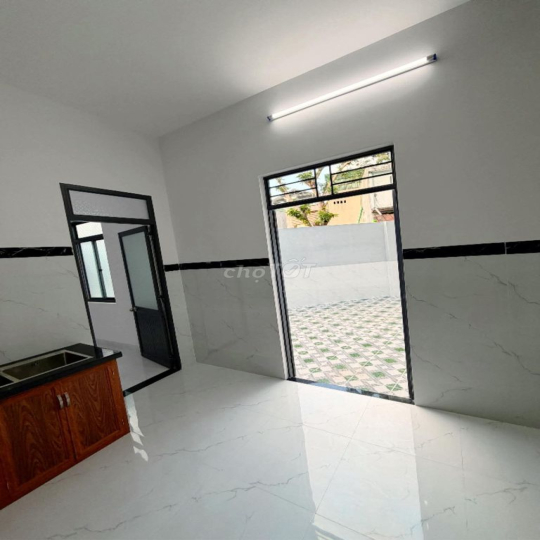 Bán nhà 4 tầng mặt tiền Nguyễn Thị Minh Khai giá 5 tỉ 650 triệu