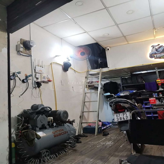 Kiot mặt tiền lớn 