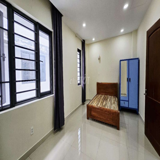 Cho thuê căn hộ 2PN đẹp nguyên tầng 75m2, mới hoàn thiện, có thang máy