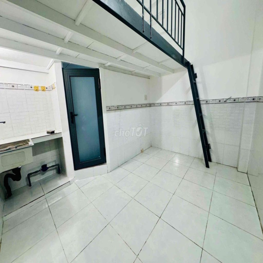 PHÒNG BAN CÔNG GẦN HUTECH, UEF, PHẠM VĂN ĐỒNG, BÌNH THẠNH, TÂN BÌNH