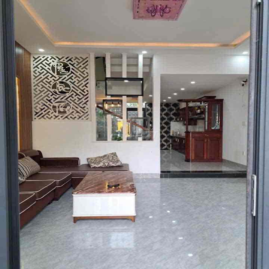 cho thuê nhà 3 tầng hòa xuân. sát đường nguyễn phước lan