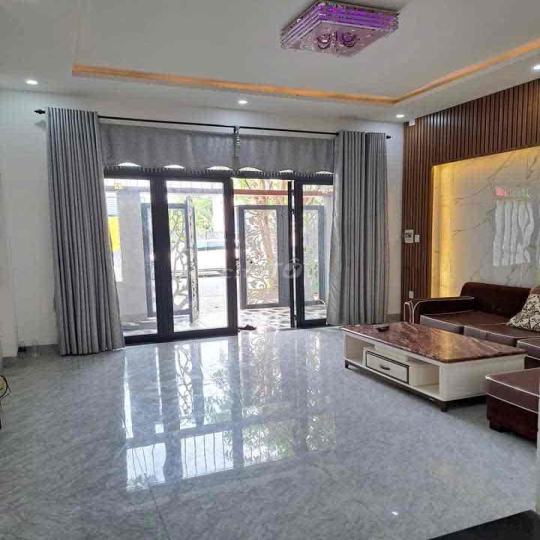 cho thuê nhà 3 tầng hòa xuân. sát đường nguyễn phước lan