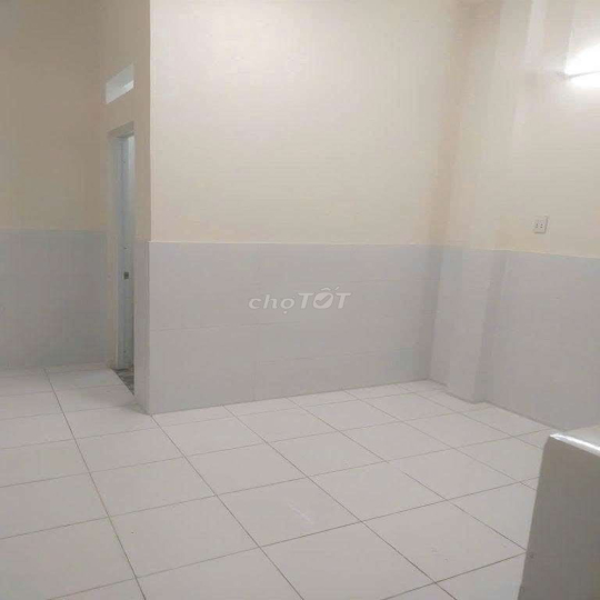 Cho Thuê Gấp 166/1H Tô Hiến Thành, Q10 ngay ngã tư Hồ Bá Kiện Giá 15Tr