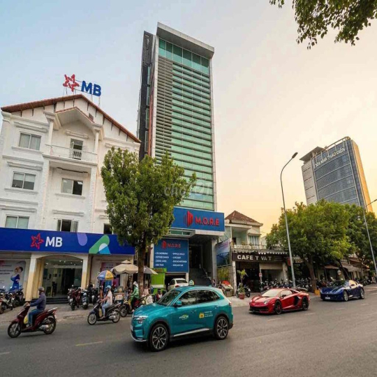 Cho thuê VP 100m2 Hoàng Hoa Thám sàn suốt có sân đậu ô tô trước cửa