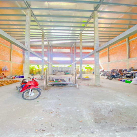 Cho thuê nhà 500 m2 đường 3/2 có vườn cây