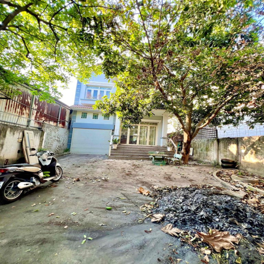 Cho Thuê Biệt Thự Sát Cầu Sắt Gò Vấp DT 10x50m 1Trệt 1Lầu 5Pn 3Wc