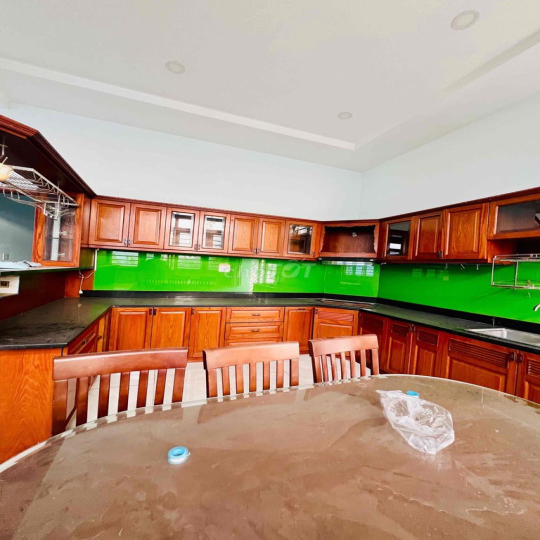 Cho Thuê Biệt Thự Sát Cầu Sắt Gò Vấp DT 10x50m 1Trệt 1Lầu 5Pn 3Wc