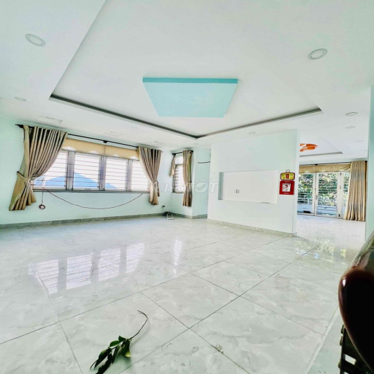 Cho Thuê Biệt Thự Sát Cầu Sắt Gò Vấp DT 10x50m 1Trệt 1Lầu 5Pn 3Wc