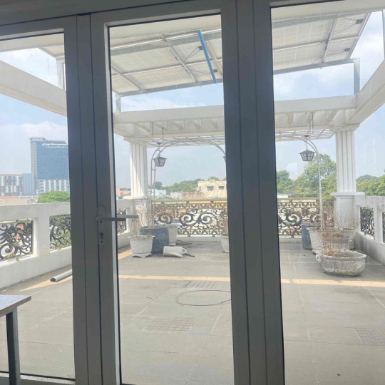 Cho thuê biệt thự 4 lầu 5pn có thang máy ngay gần Quảng Trường Tỉnh