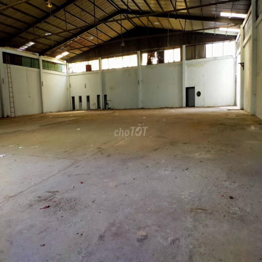 Cho thuê Xưởng 800m2- giá 48tr/th, đường tải lớn 18 tấn vào tới kho