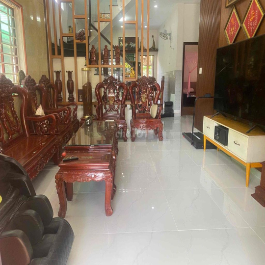 CHO THUÊ NHÀ BIỆT THỰ VƯỜN MẶT TIỀN ĐƯỜNG VĨNH PHÚ 38  280m