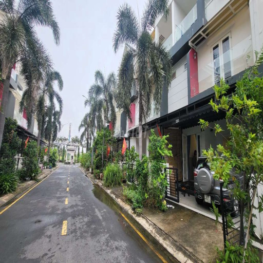 Nhà 1 trệt 2 lầu khu dân cư Valencia giá 10 triệu đầy đủ nội thất