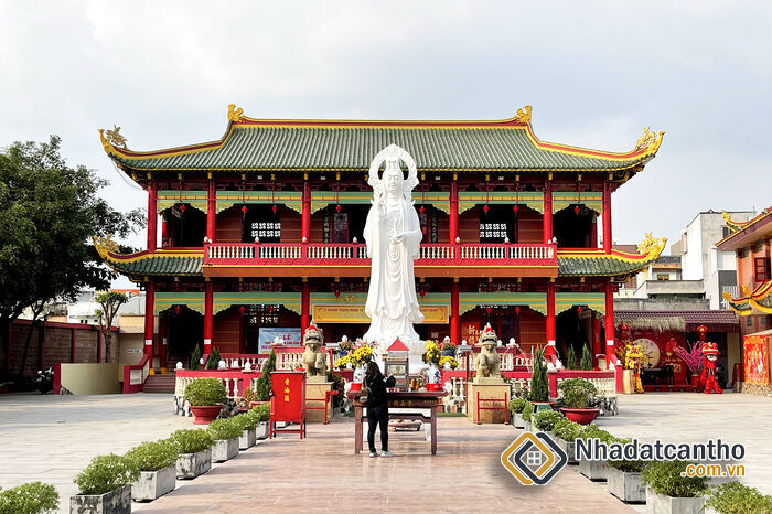 Nhà ở gần đình có tốt không?