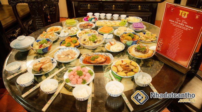 Mâm cỗ cúng mùng 1 Tết cần phải có những gì?