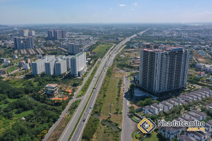 Doanh nghiệp bất động sản giảm lương, cắt nhân sự