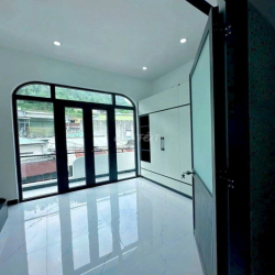 Bán nhà 3 mê Phạm Ngũ Lão giá 3 tỉ 850 triệu.