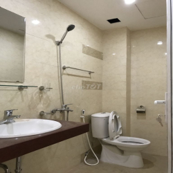 căn hộ thang máy 1 ngủ rộng, khách , bếp nhà wc 