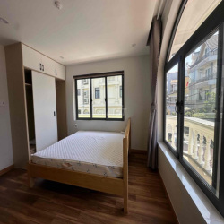 CHO THUÊ CĂN HỘ VIEW ĐẸP – BAN CÔNG RỘNG  • 1PN, 1 bếp + khu phụ, 2W